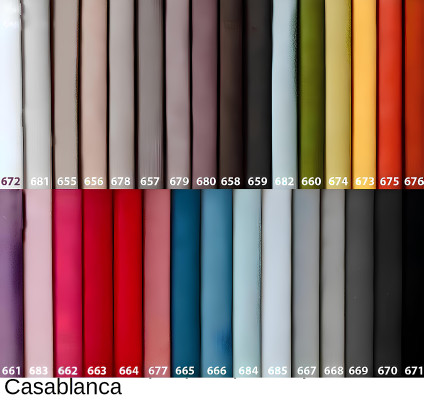 Cama elegante de tela y madera con diseño moderno