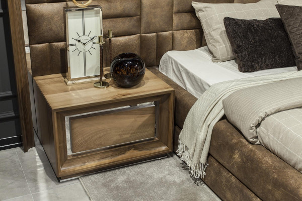 Conjunto de dormitorio completo con armario, mesitas de noche y cama en 5 piezas.