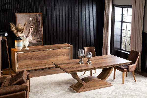Mesa de comedor de madera marrón con 4 sillas