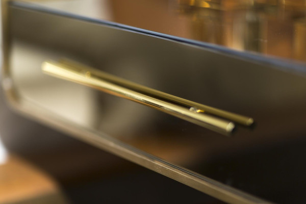 Cómoda moderna con espejo