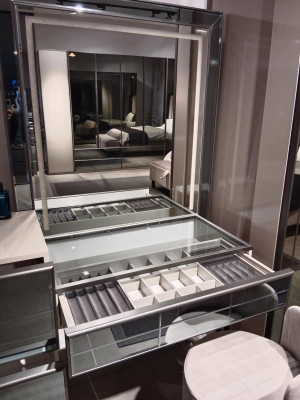 Moderno tocador de lujo con elegante taburete de 2 piezas. Consola nueva gris