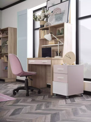 Cómoda de madera rosa para niños