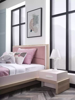 Cama infantil de madera rosa