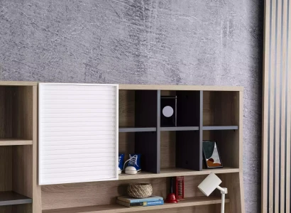 Biblioteca con escritorio de madera para habitación infantil