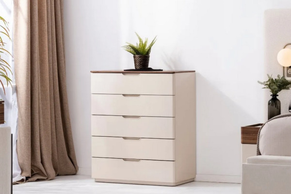 Cómoda moderna elegante de madera beige