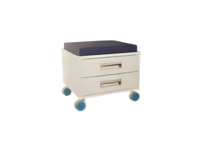 Elegante cómoda blanca con asiento acolchado y cajones