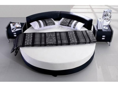 Moderna cama negra con detalles elegantes y un sofá