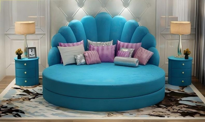 Diseño de cama redonda elegante en blanco con tapizado en púrpura-plata para habitación moderna