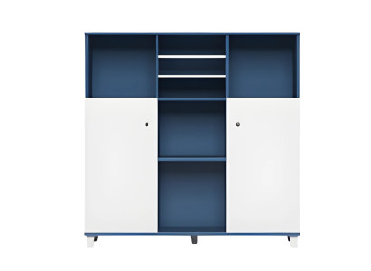 Moderna lámpara de oficina en azul y blanco con estantes abiertos y puertas cerradas
