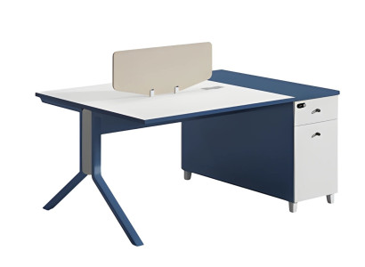 Escritorio azul y blanco con espacio de almacenamiento funcional y panel divisor práctico