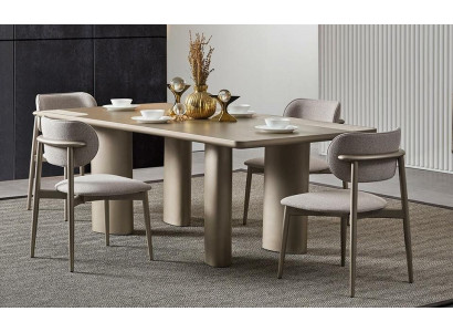 Mesa de comedor elegante en beige con patas de madera y 4 sillas de tela