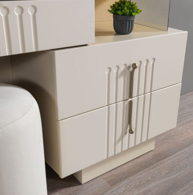 Mesa de maquillaje elegante con espejo