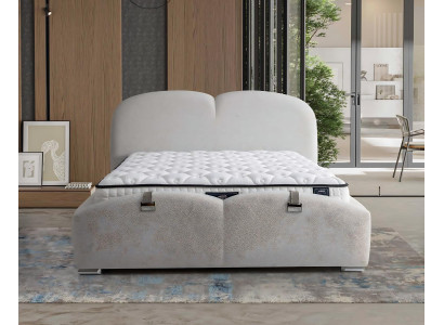Cama moderna blanca con colchón de textil y madera