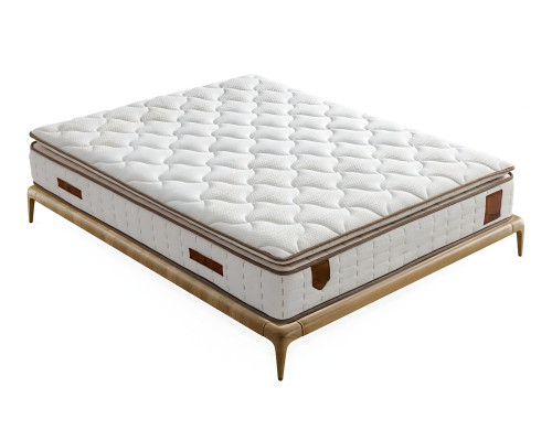 Cama blanca elegante con colchón de diseño moderno