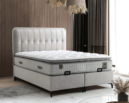 Cama moderna blanca con colchón de textil y madera