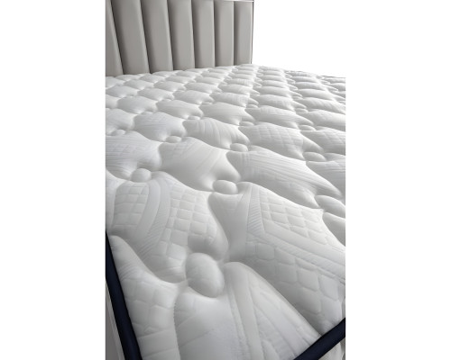 Cama gris moderna con colchón de textil y madera