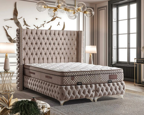 Cama elegante con colchón de textil en beige