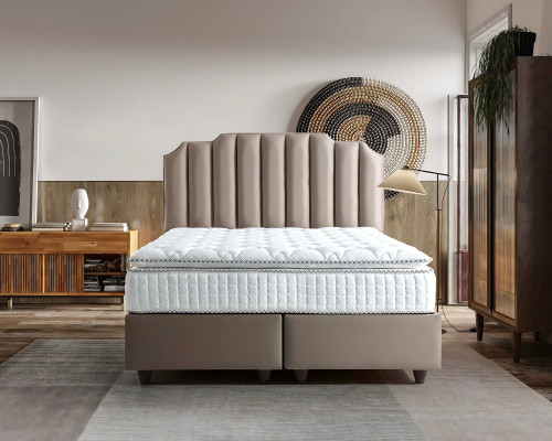 Cama elegante con colchón de textil en beige para moderno