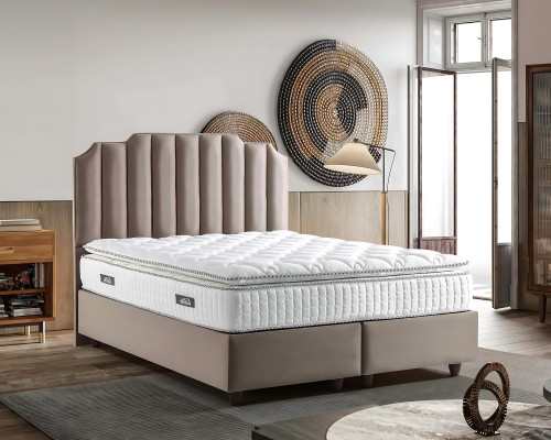 Cama elegante con colchón de textil en beige para moderno