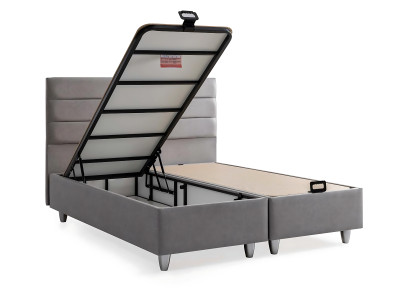 Cama elegante gris con colchón de textil y madera