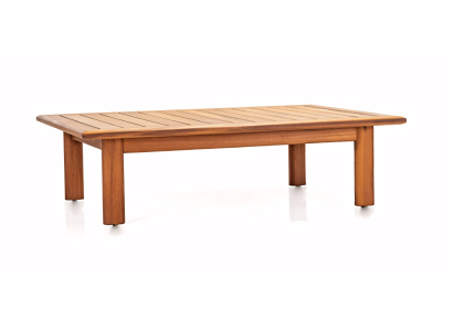 Mesa baja moderna con acentos ligeros para un interior ideal