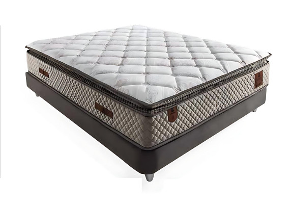 La cama con colchón de estilo moderno embellecerá cualquier dormitorio.