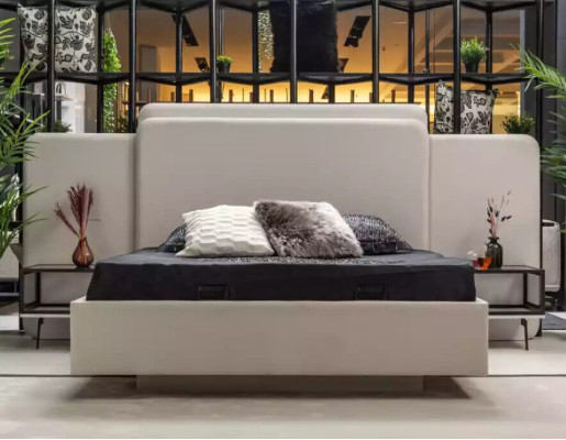 Cama de diseñador moderna impecable para tu dormitorio en blanco.