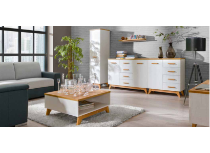 Conjunto de sala de estar: mesa auxiliar, aparador de TV, mesa, aparadores, pared.