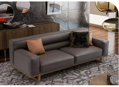 Sofá de lujo moderno de tres plazas en gris para la sala de estar.