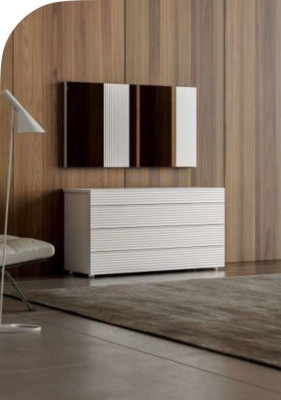 Blanca cómoda de lujo diseñada con espejo, 4 cajones, muebles de madera nuevos.