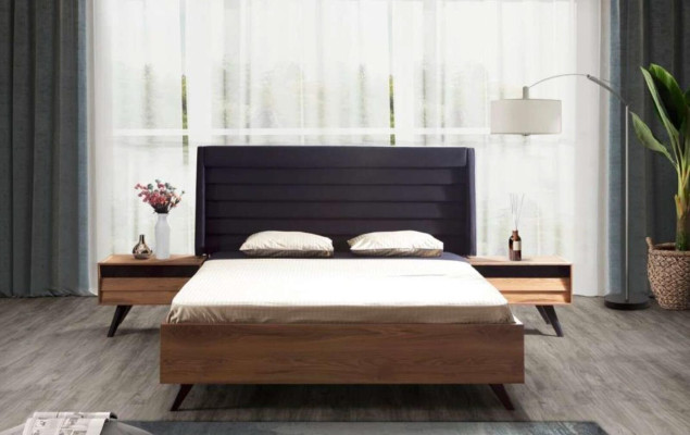 Estructura de cama en negro y marrón para cama doble, muebles de dormitorio, cama de diseñador.