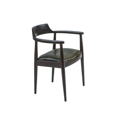 Diseño de silla de comedor con reposabrazos. Nuevo asiento de muebles. Silla de madera negra.