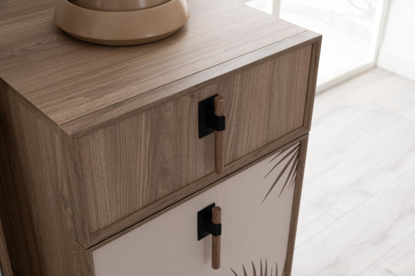 Dormitorio de lujo, cómoda moderna con espejo Muebles modernos de madera nuevos.
