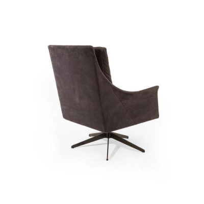 Elegante sillón funcional con asiento giratorio y estructura de metal.