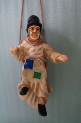 Diseño de la estatua de figura de bruja Baba Yaga columpio escultura figuras esculturas estatuas.