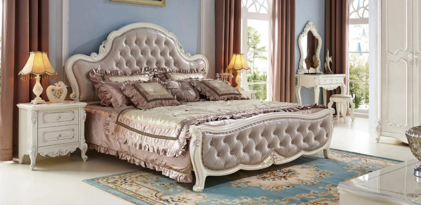 Conjunto de dormitorio clásico Chesterfield de madera con elementos de cuero.