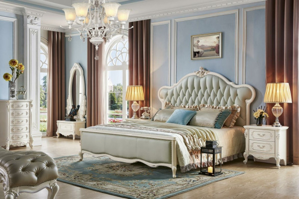 Elegante cama Chesterfield en estilo clásico con mesitas de noche a juego.
