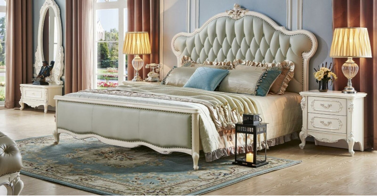Elegante cama Chesterfield en estilo clásico con mesitas de noche a juego.