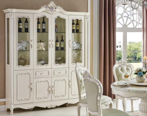 Conjunto de 4 sillas clásicas blancas Chesterfield en estilo barroco de madera maciza.