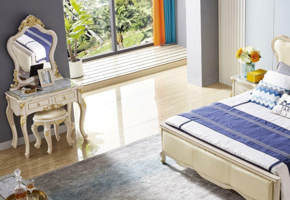 Conjunto de dormitorio clásico con cama, tocador, mesita de noche y taburete, de 5 piezas en madera maciza.