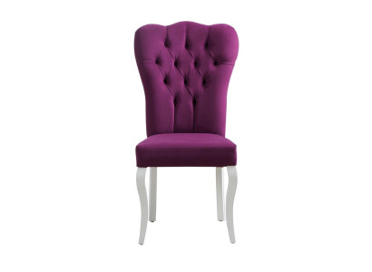 Sillón tapizado Chesterfield color lila. Sillones de diseñador modernos de una plaza para comedor.