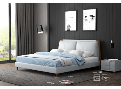 Cama doble moderna de 180x200 en diseño de cuero blanco con patas de madera.