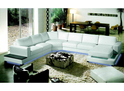 Gran sofá de cuero, cojines de asiento esquineros con iluminación.