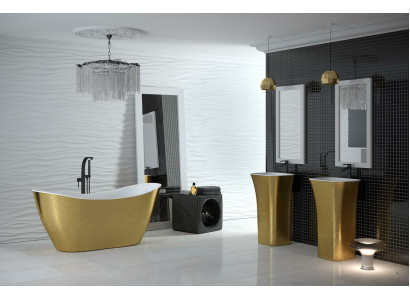 Baño dorado de diseñador. Bañera de lujo independiente en oro.