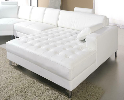 Moderno paisaje de sala con botones Chesterfield sofá de cuero sofá tapizado.