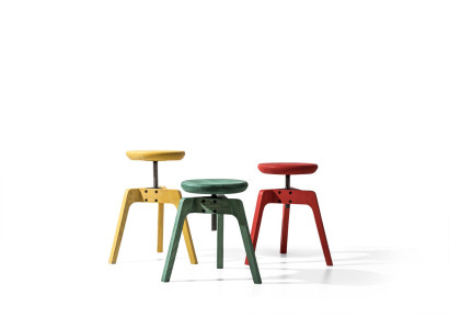 Moderno set de 3 lujosas sillas de diseñador hechas de madera de alta calidad.