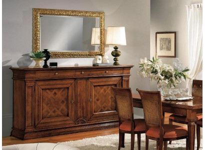 Cómoda de lujo, aparador, armario, guardarropa, mueble de estilo antiguo en madera nueva.