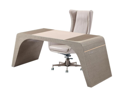 Sala de estar de oficina, escritorio de lujo con silla de ordenador, muebles de oficina modernos beige.