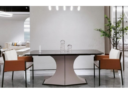 Mesa de comedor de madera natural, elegante mesa blanca en estilo moderno.