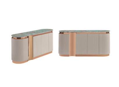 Elegante cómoda aparador de espejo de madera beige para el comedor.